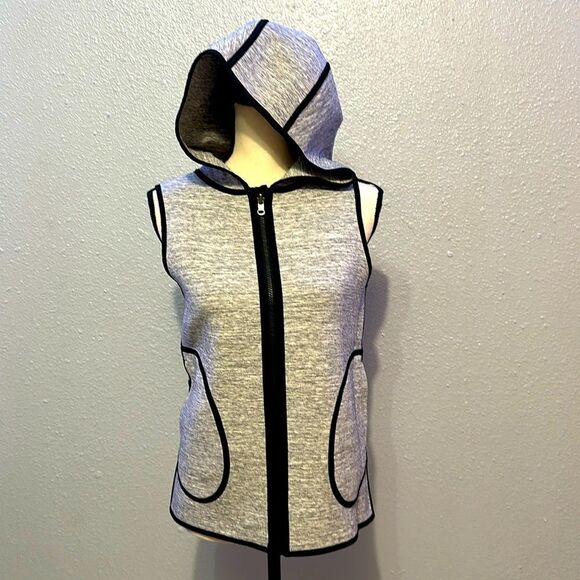 lululemon athletica Jackets & Blazers - Lululemon athletica insculpt reversible women’s vest size 6